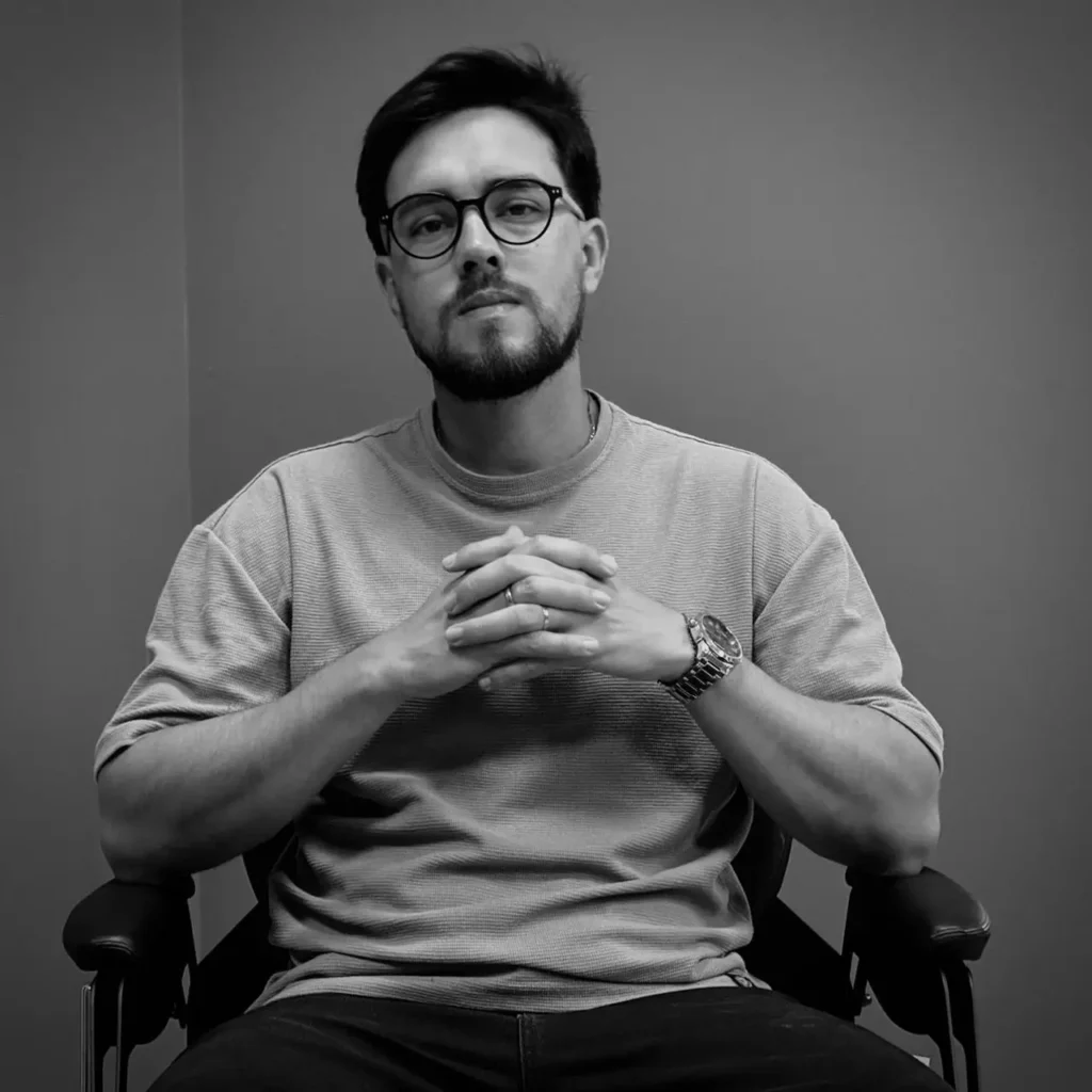 Marcos Michael, barbeiro na Barbearia Tropicalia